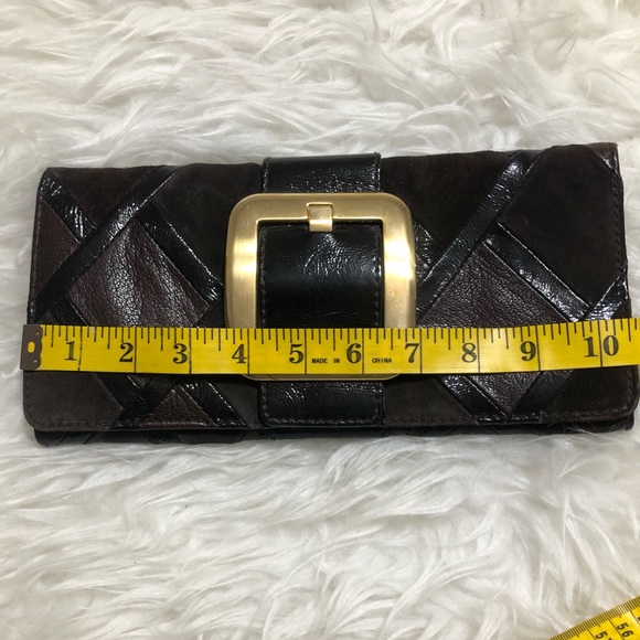 💼 MICHAEL KORS BROWN PATCHWORK LEATHER GOLD BUCKLE CLUTCH BAG 💼 - Picture 1 of 7